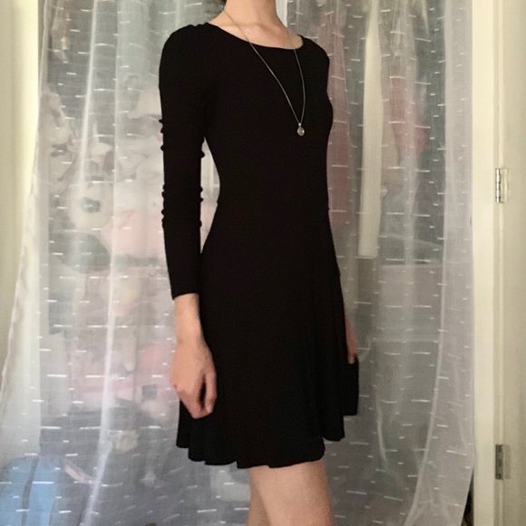 FOREVER 21 BLACK LONGSLEEVE DRESS - Picture 1 of 3